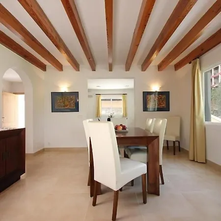Modern 300m From Crystal Clear Coves By Renthousing *