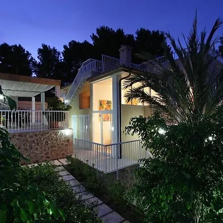 Modern 300m From Crystal Clear Coves By Renthousing 别墅