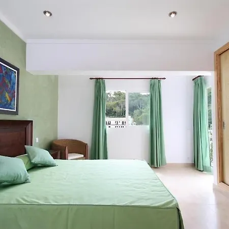 Modern 300m From Crystal Clear Coves By Renthousing