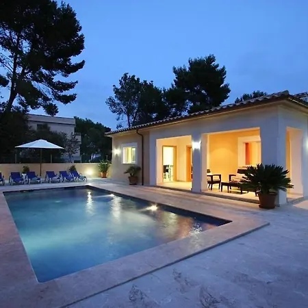 Modern 300m From Crystal Clear Coves By Renthousing *